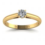 Błysk elegancji - Pierścionek zaręczynowy Diamond Sky z żółtego złota z diamentem