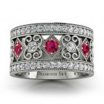 Wzorzyste piękno - Pierścionek ażurowy Diamond Sky, białe złoto, diamenty, rubiny