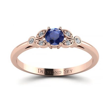 Piękno ukryte w naturze - Pierścionek Diamond Sky, różowe złoto, szafir 0,25 ct