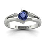 Ponadczasowa forma - Pierścionek zaręczynowy z białego złota, Diamond Sky, szafir 0,49 ct