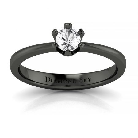 Ekskluzywny minimalizm - Pierścionek zaręczynowy z czarnego złota z białym szafirem 0.23ct, Diamond Sky