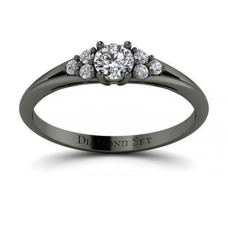 Wytworna elegancja - Pierścionek Diamond Sky zaręczynowy z czarnego złota z diamentami Vs2/G