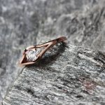 Pierścionek-Diamond-Sky-różowe-złoto-diament-0,3-ct-Nowoczesna forma