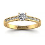 Lśniąca elegancja - pierścionek zaręczynowy, żółte złoto z diamentami