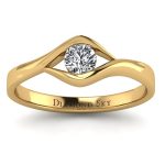 Diamentowy świt - Pierścionek zaręczynowy z żółtego złota z diamentem 0,20 ct
